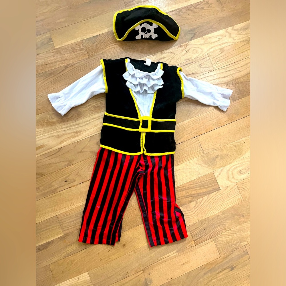 Pirate costume - 3T boy